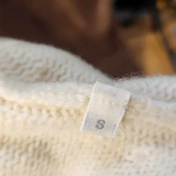 Floral Embroidered Cream Turtleneck Sweater –Size S - Picture 8 of 8